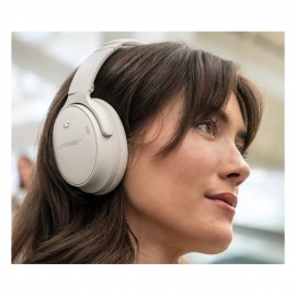 Bose QuietComfort 45 Noise-Cancelling Headphones - Silver - Woman